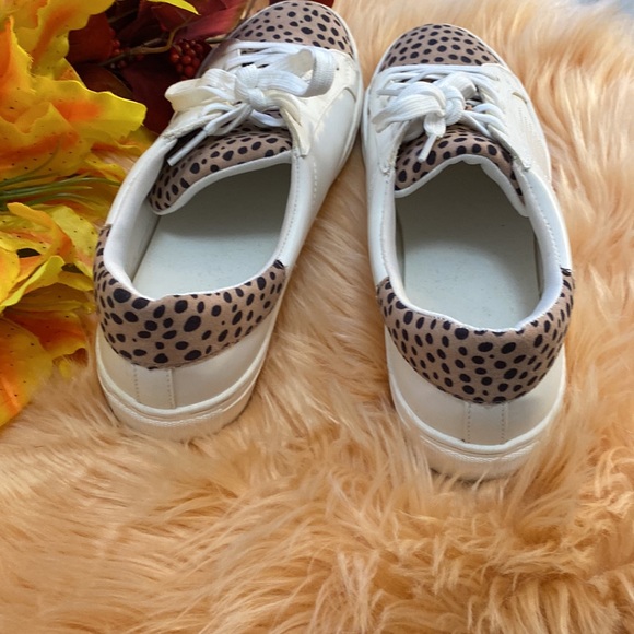 FIRM PRICE! Sz 9 Leopard Animal Print Lace Up Tennis Sneakers - Picture 2 of 5